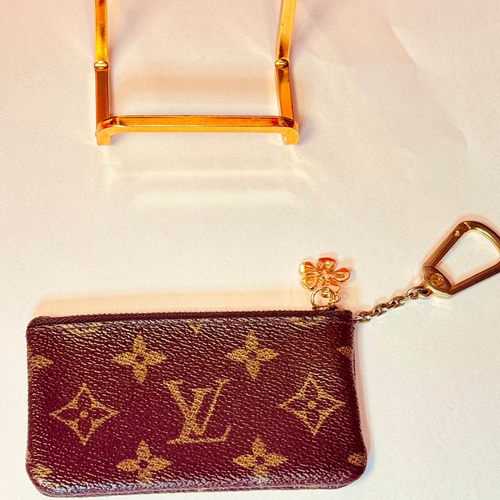 Louis Vuitton Gold and Brown Monogram Key Holder - Picture 11 of 11